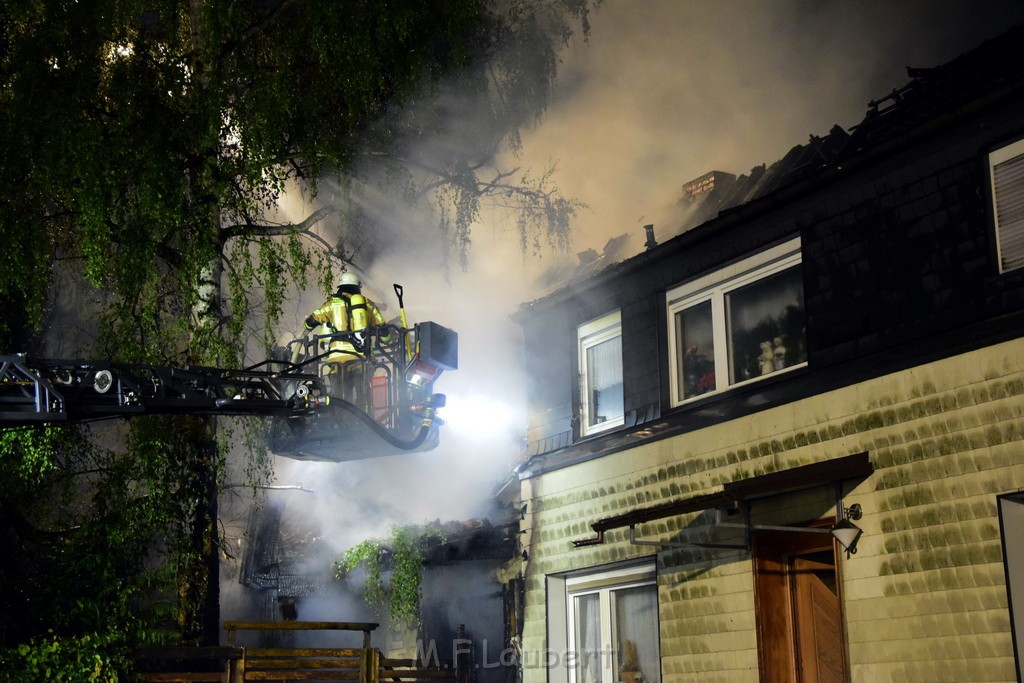 Grossfeuer Einfamilienhaus Siegburg Muehlengrabenstr P0137.JPG - Miklos Laubert